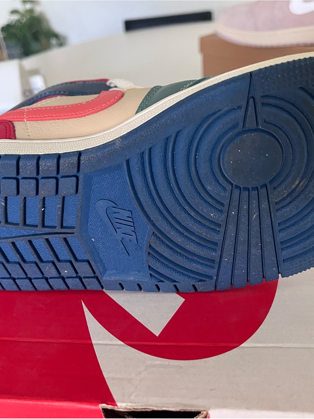 Womens Air Jordan Retro 1 Mid SE 'Multi Color (2022) - Picture 9 of 10